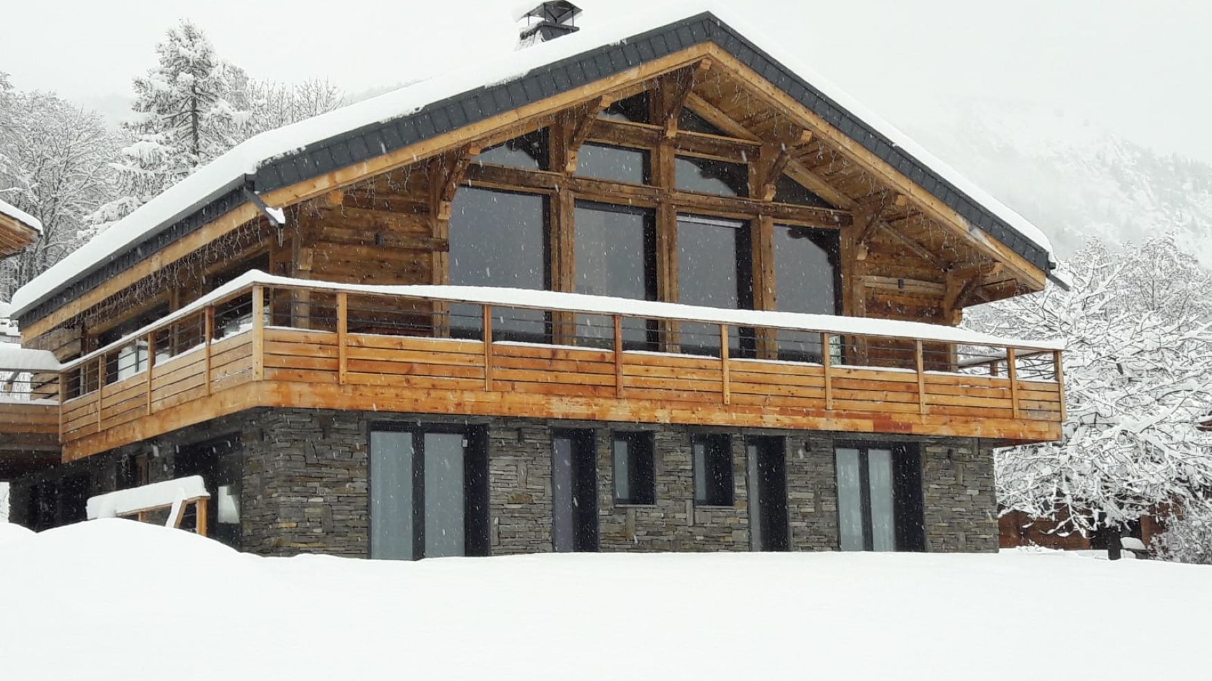 Matin sous les flocons au Chalet des Grands Bois