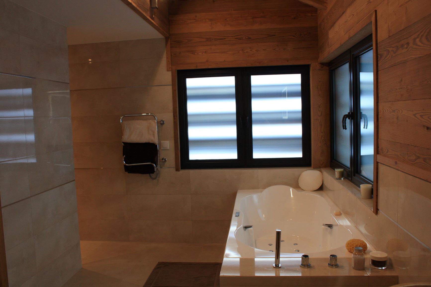 Galerie : Salle de bain CERF avec baignoire balnéo