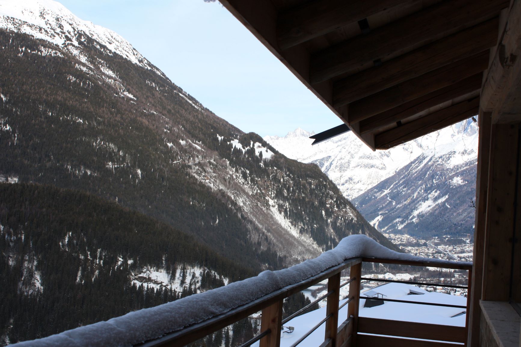Galerie : Vue du Balcon de la Chambre CERF sur la Vallée de Chamonix